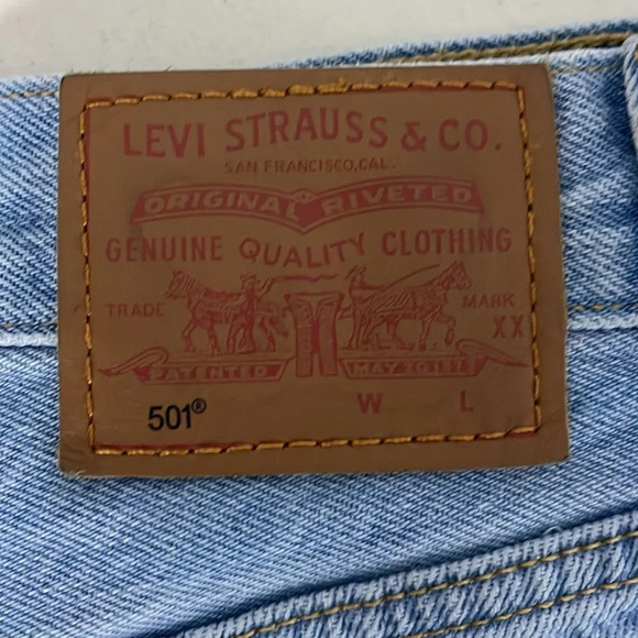 Levi’s Women’s 501 Jean Shorts Denim Ripped Button Fly Size W28 Faded Blue - Picture 8 of 13